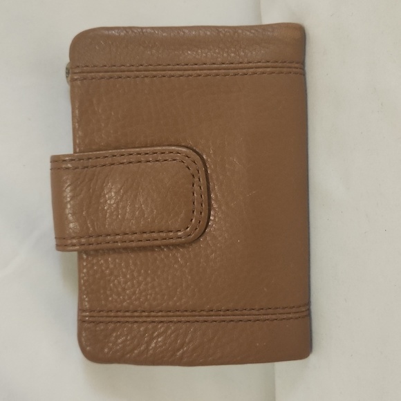 Women's Fossil Brown Leather Wallet - Picture 3 of 9
